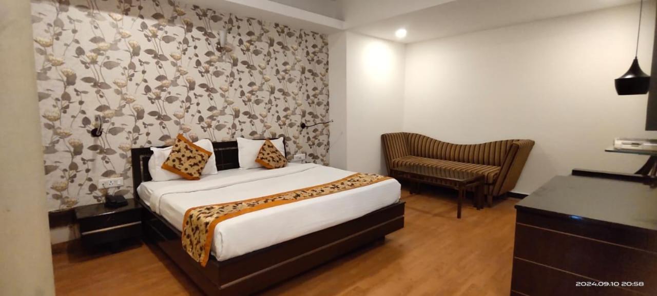 Hotel Queens Tower Amritsar Exterior foto
